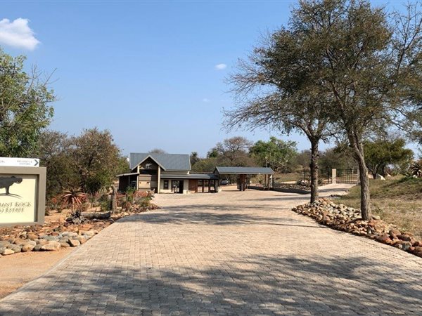 2 400 m² Land 2 400 m² Land