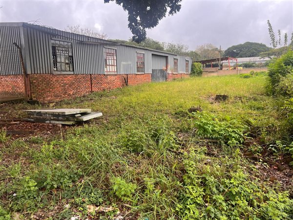 1 600  m² Commercial space 1 600  m² Commercial space