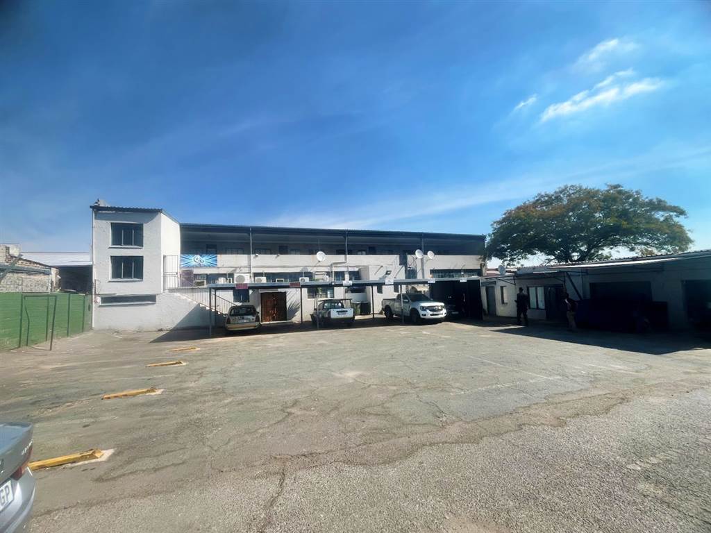 861  m² Commercial space 861  m² Commercial space
