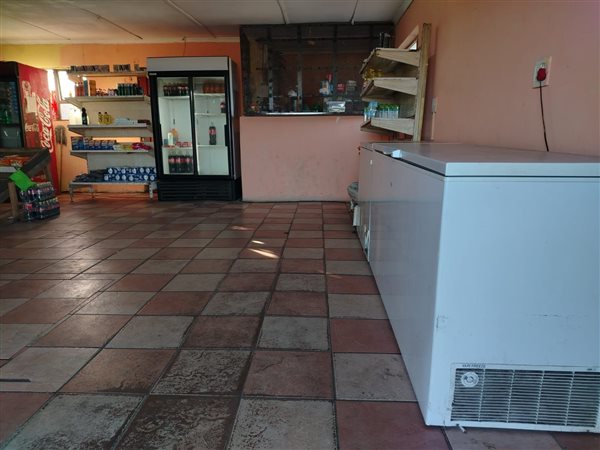 195  m² Retail Space 195  m² Retail Space