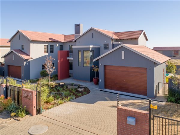 6 Bedroom House 6 Bedroom House