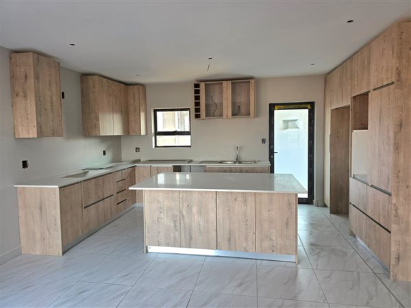 3 Bedroom Townhouse 3 Bedroom Townhouse